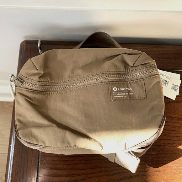 Lululemon | Clean Lines Belt Bag - Picture 1 of 1